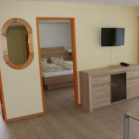 Dala & 3* לויקרבאד